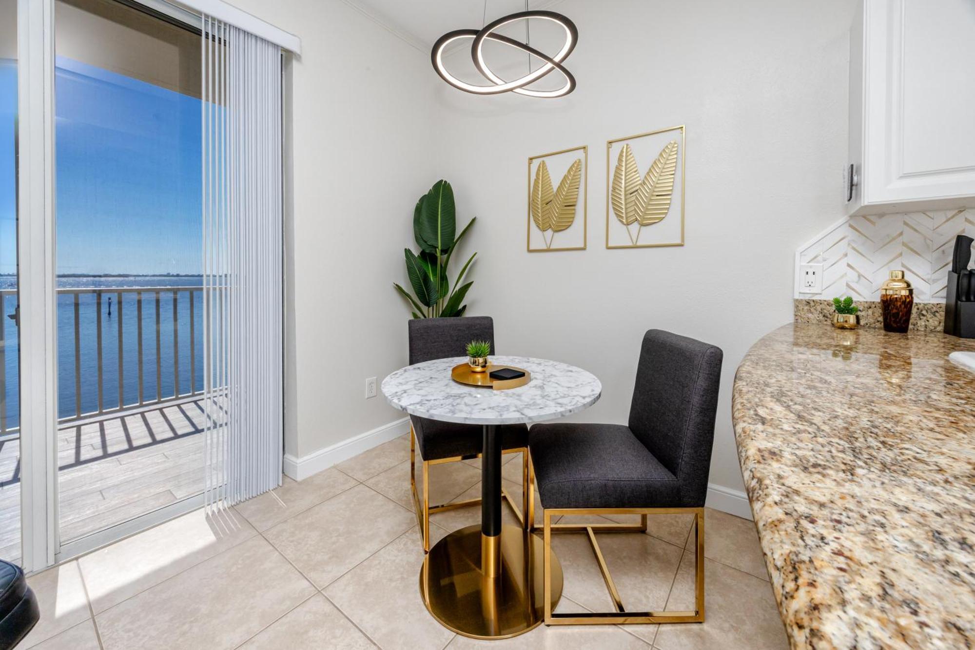 Elegant Waterfront Place For Two/Boca Ciega Resort Saint Petersburg Eksteriør billede